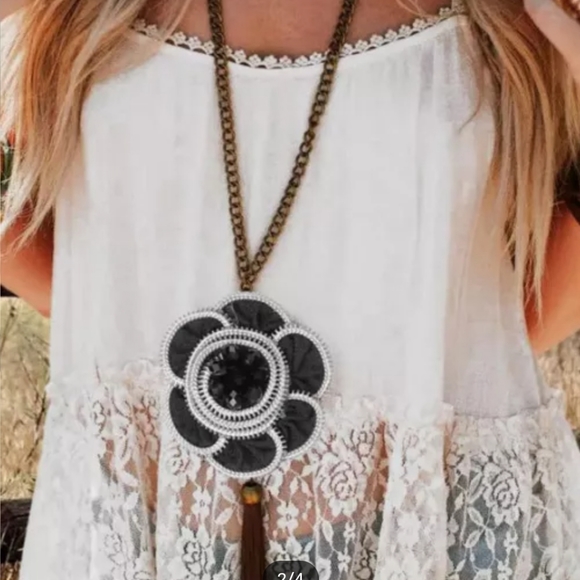 😄New boutique lace contrast spaghetti strap top - Picture 5 of 11